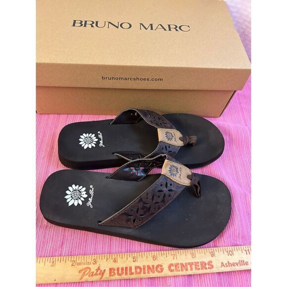 Yellow box 9 brown eyelet flip flops sandals - Picture 5 of 5